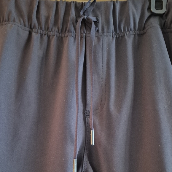 Livi Active Black Joggers Drawstring And Elastic Waistband Pockets Size 14/16 - Picture 2 of 6